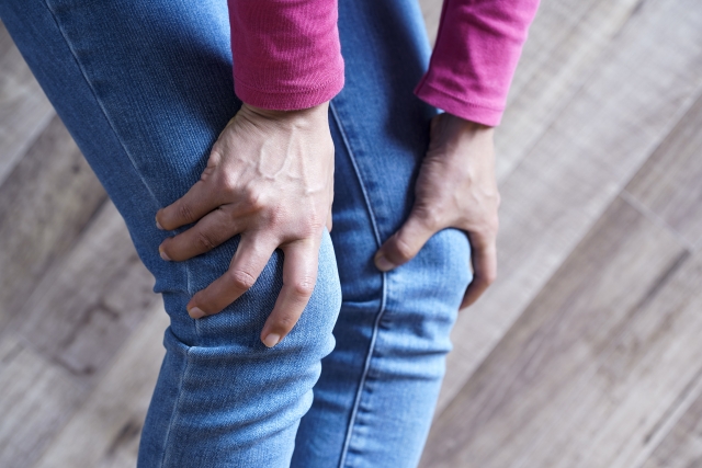 膝の痛みに悩む方のイメージ 新松戸ゆうあい整骨院・はりきゅう院