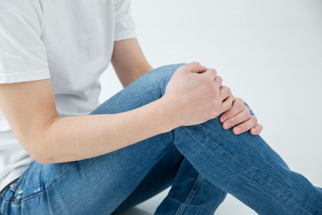 膝の痛みに悩む方のイメージ 新松戸ゆうあい整骨院・はりきゅう院