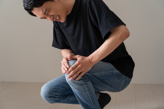 膝の痛みに悩む方のイメージ 新松戸ゆうあい整骨院・はりきゅう院