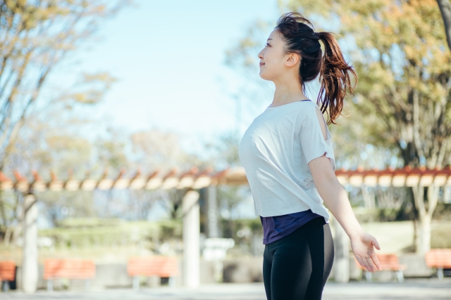 気持ちよく深呼吸する女性のイメージ 増尾ゆうあい整骨院・はりきゅう院