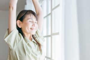 上体を伸ばして横隔膜をゆるめるストレッチ